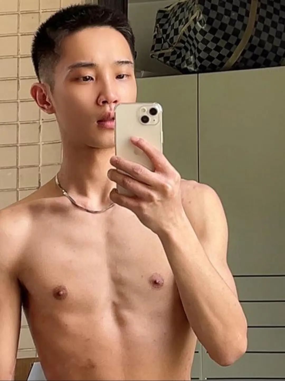 复刻四川小虎的他，推特上的私照被流出……