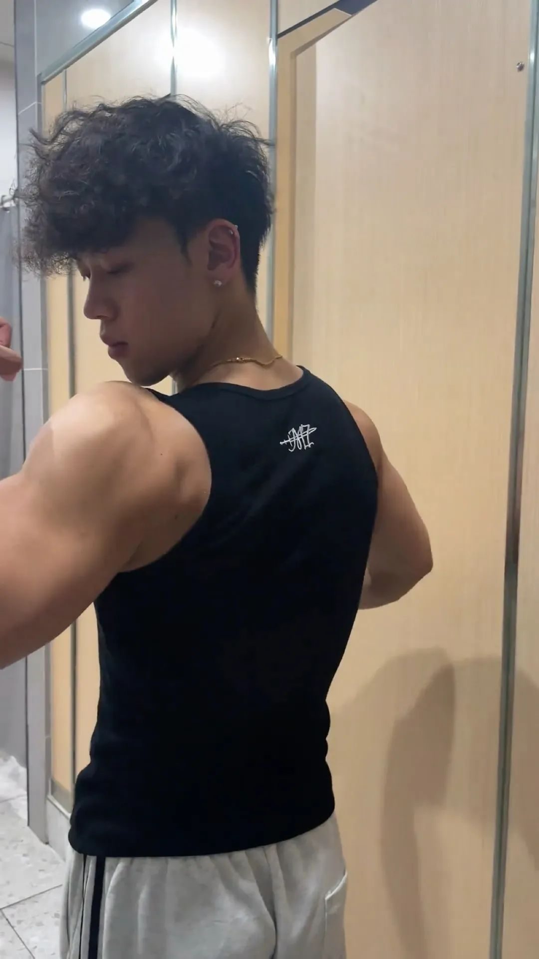 这个抖音 4W 粉的博主！？也被男记者采访了…
