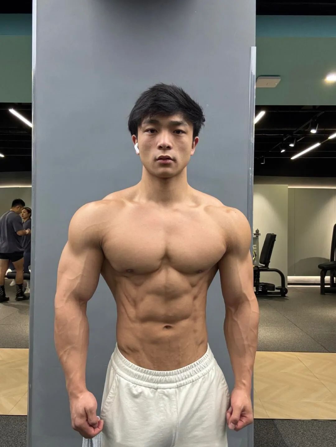 又有网红直男教练！推特自愿被采访视频高达 40 分钟…
