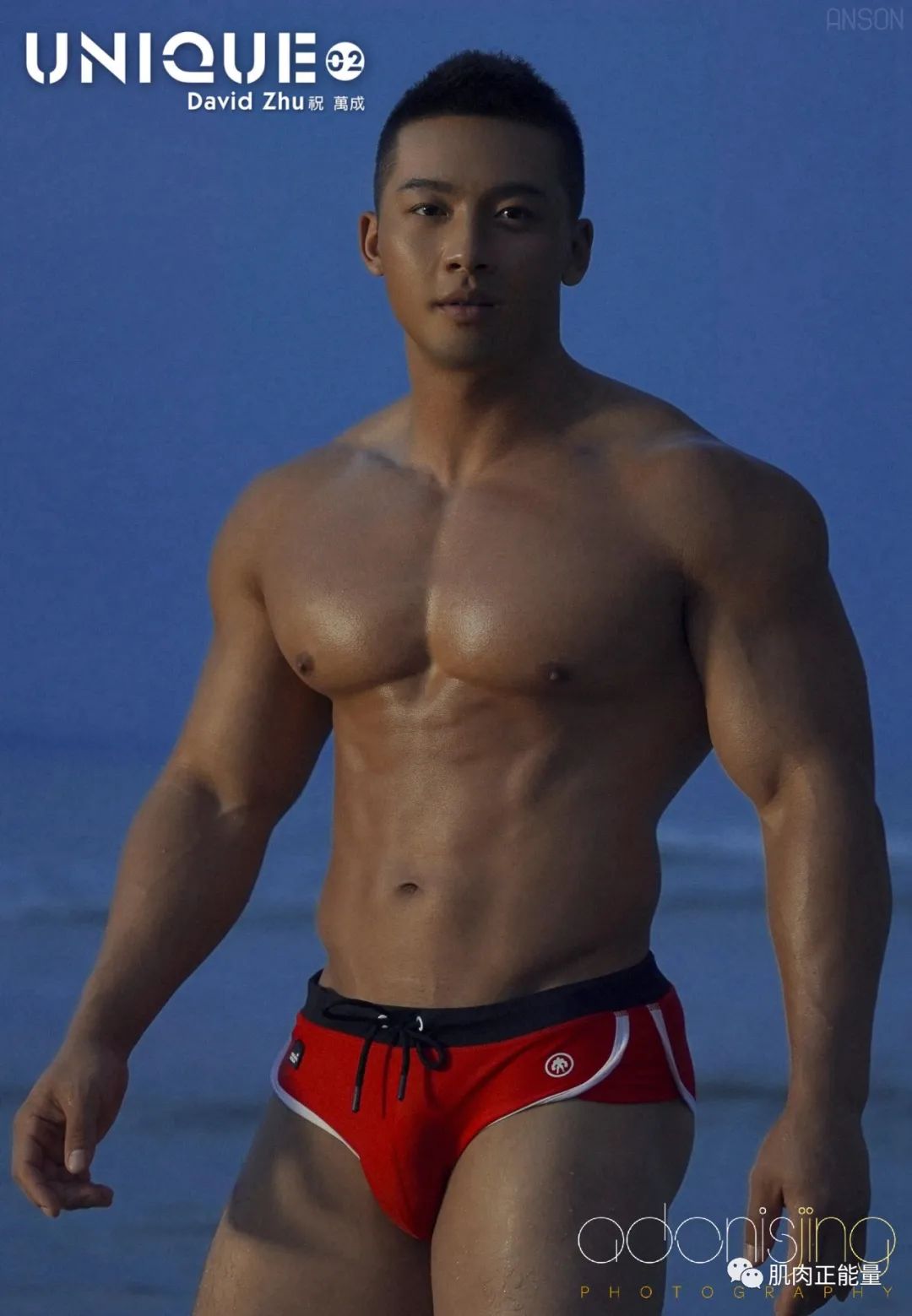 超壮大胸肌男神祝万成海边泳裤写真被解锁