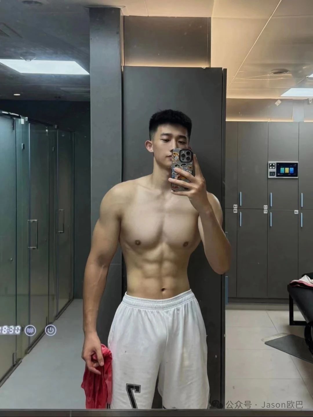 大鼻子小帅实力超强 宽肩细腰肌肉身散出超浓荷尔蒙