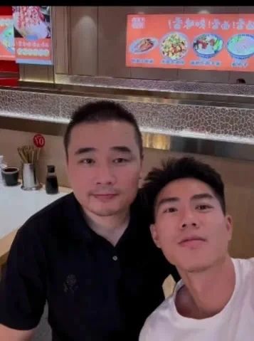 乐刻教练官宣恋情，网友：我这次真酸了