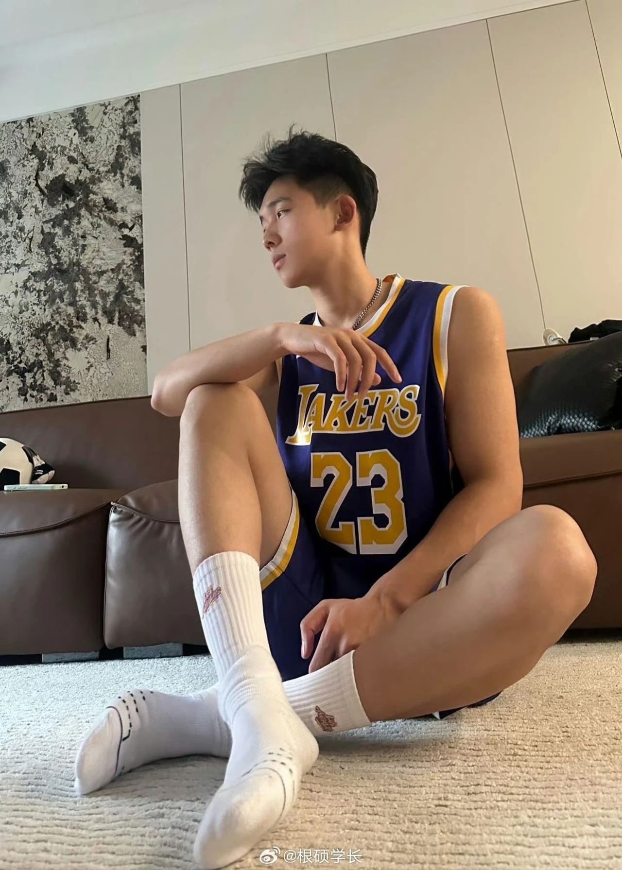 1s、喊爸爸？这个 185cm 长腿体育生火了……