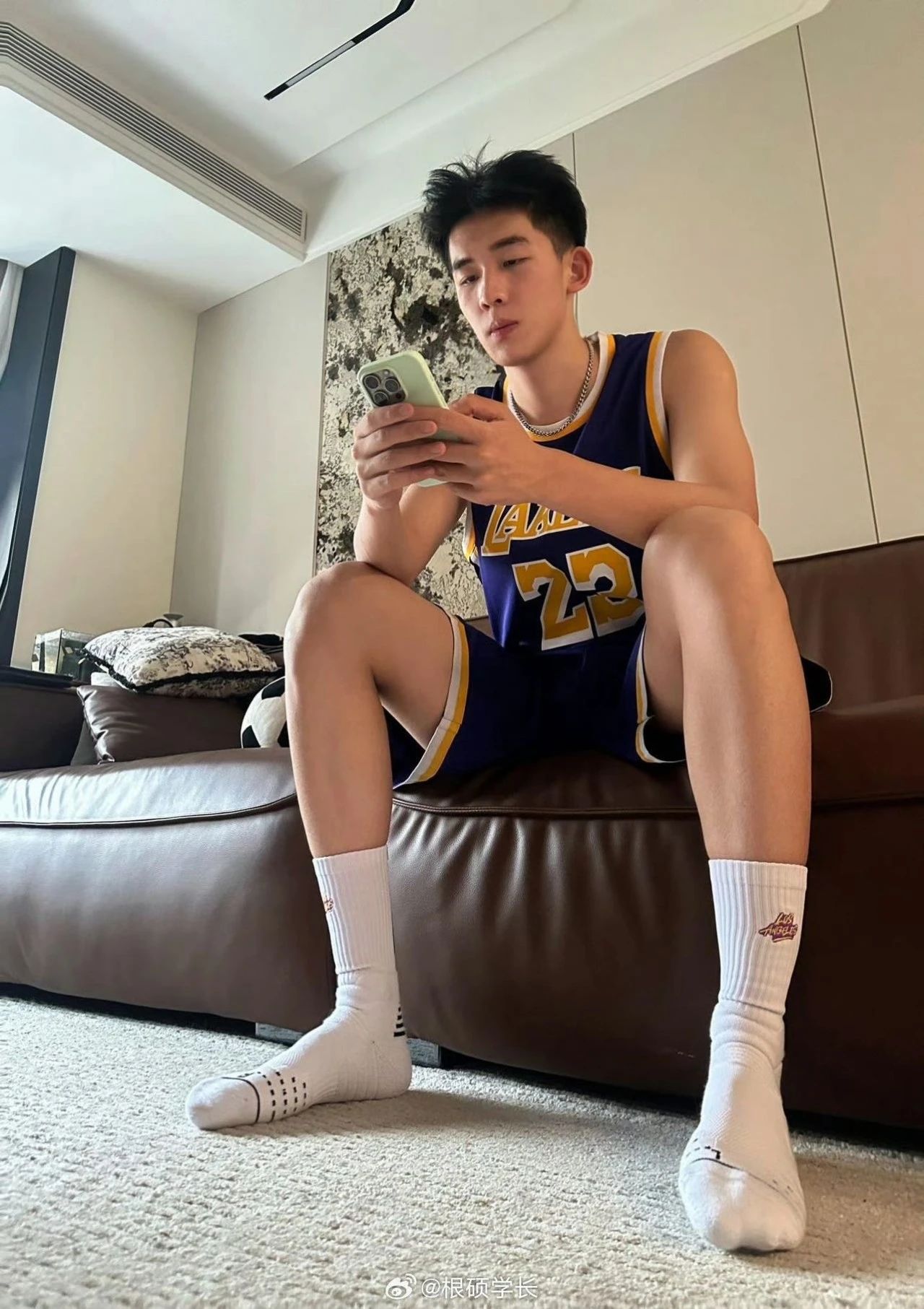 1s、喊爸爸？这个 185cm 长腿体育生火了……