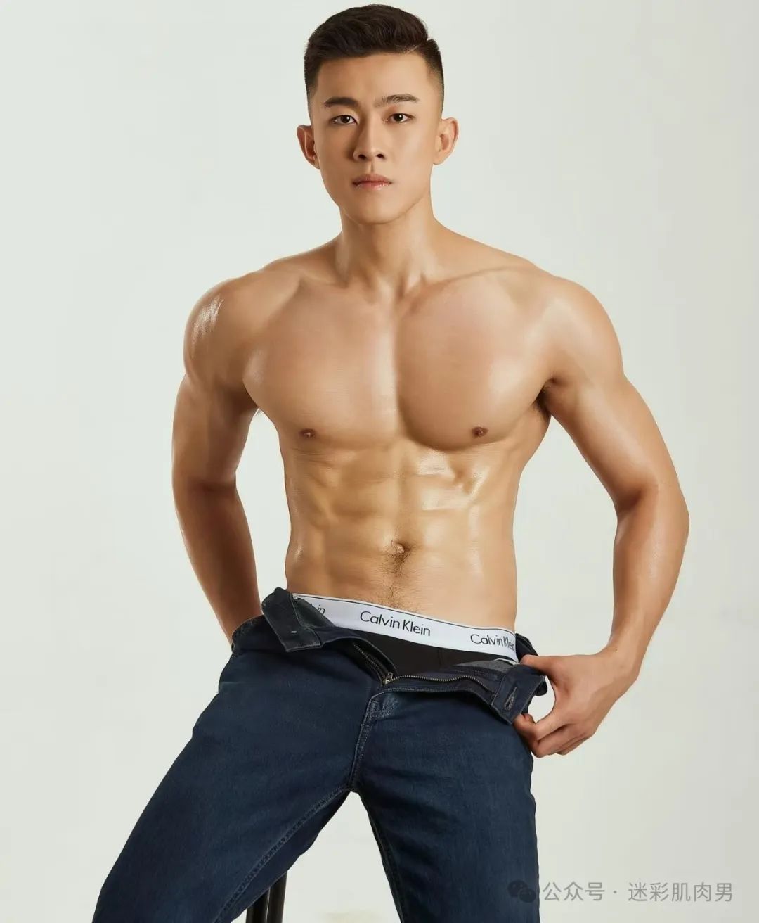 灰裤子运动男自拍私照流出！？这强大实力太顶啦！