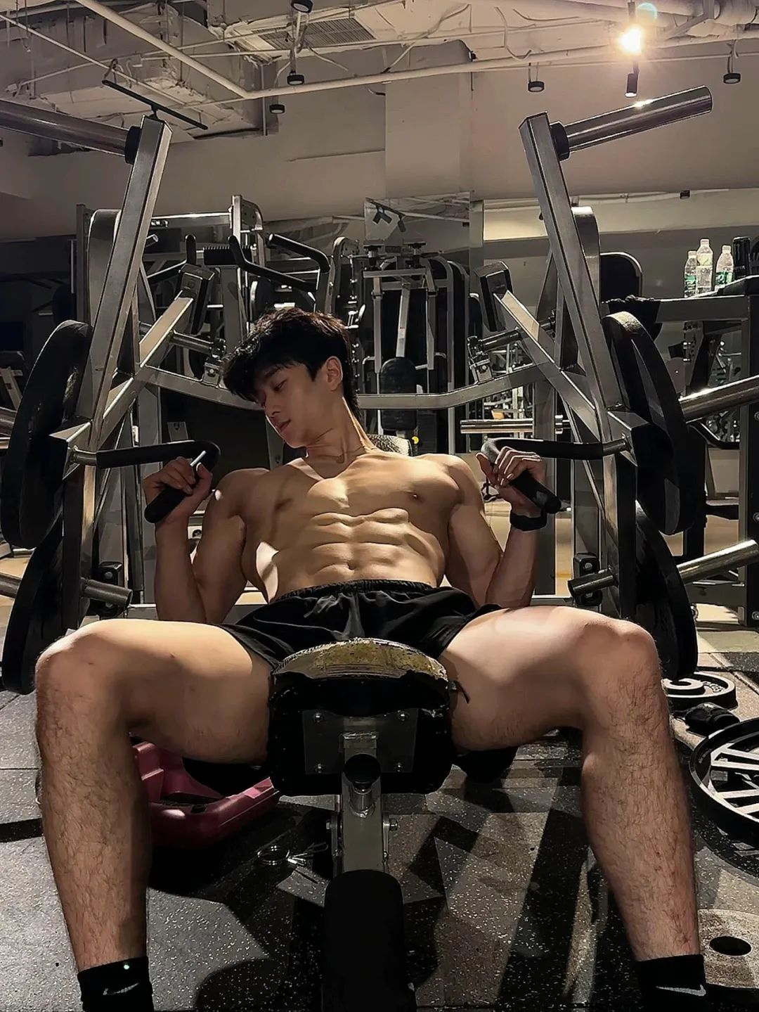 玩超大的 185CM 腹肌帅哥私教，是多少人的梦中情男？