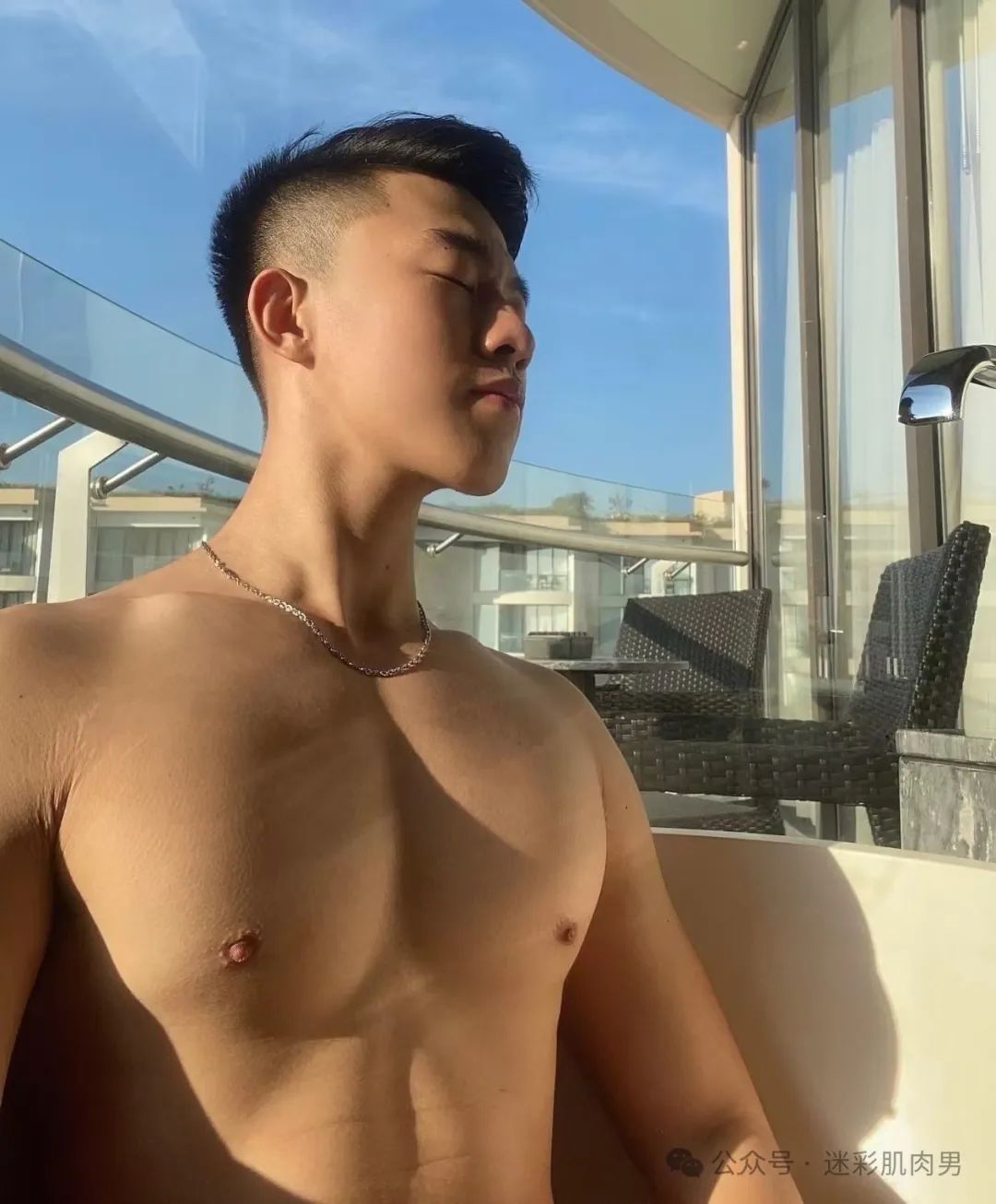 灰裤子运动男自拍私照流出！？这强大实力太顶啦！