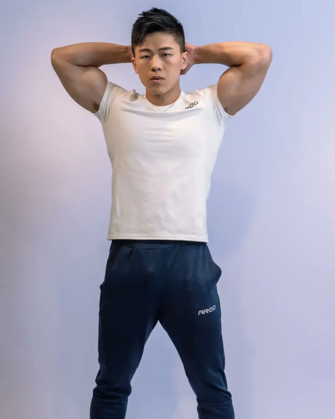 00 后演员房天乐月入 2 万,还兼职做私教和按摩师搞钱 00 后演员房天乐月入 2 万,还兼职做私教和按摩师搞钱
