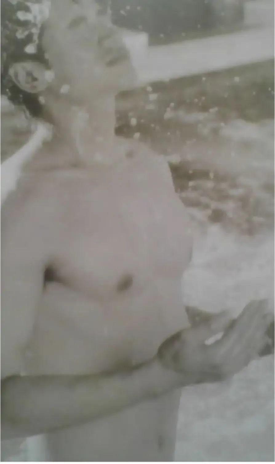 太顶了！何晟铭早年写真曝光，于正的“白月光”真不是盖的…