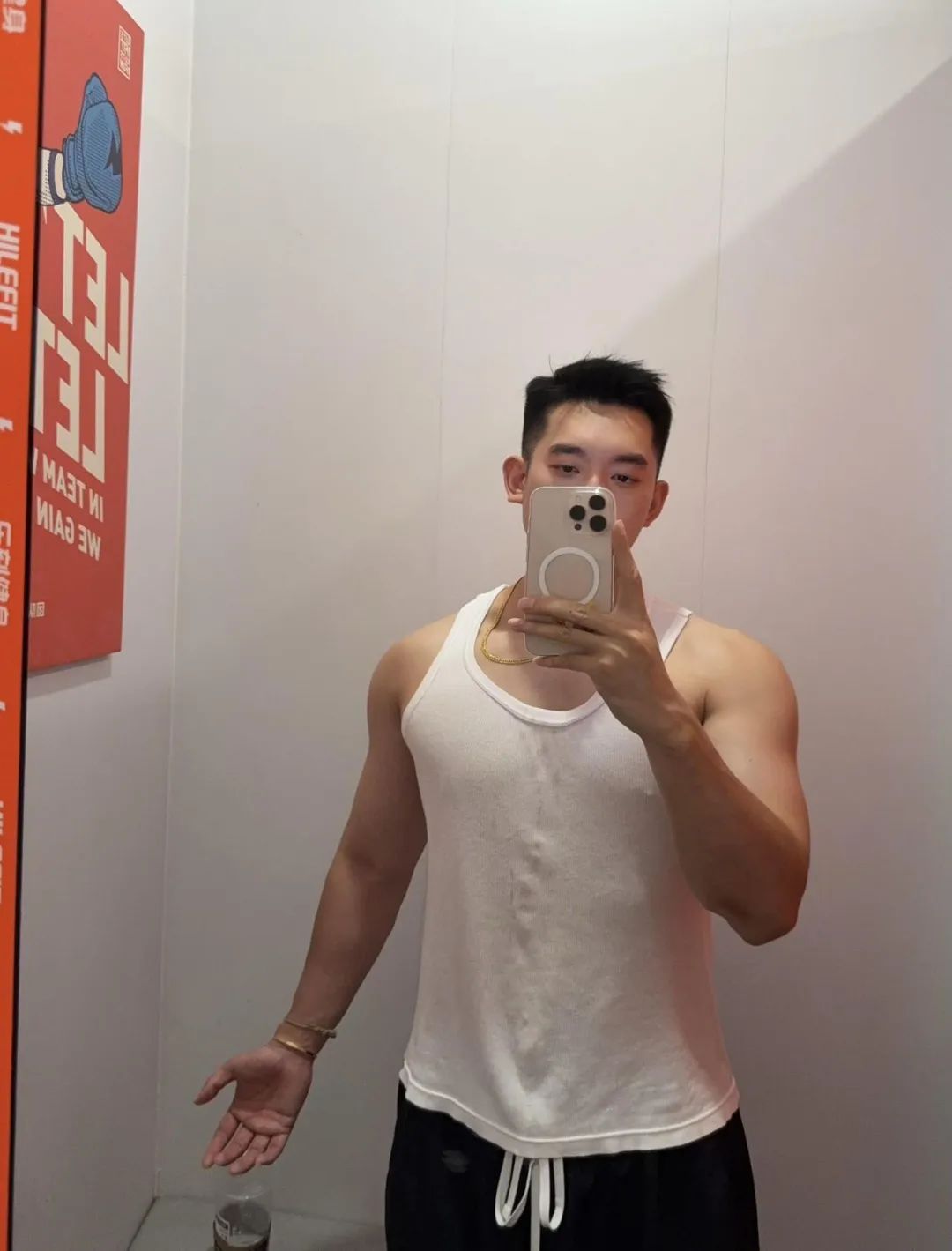 重庆轻轨巡检壮男找到了！网友在线求检查……