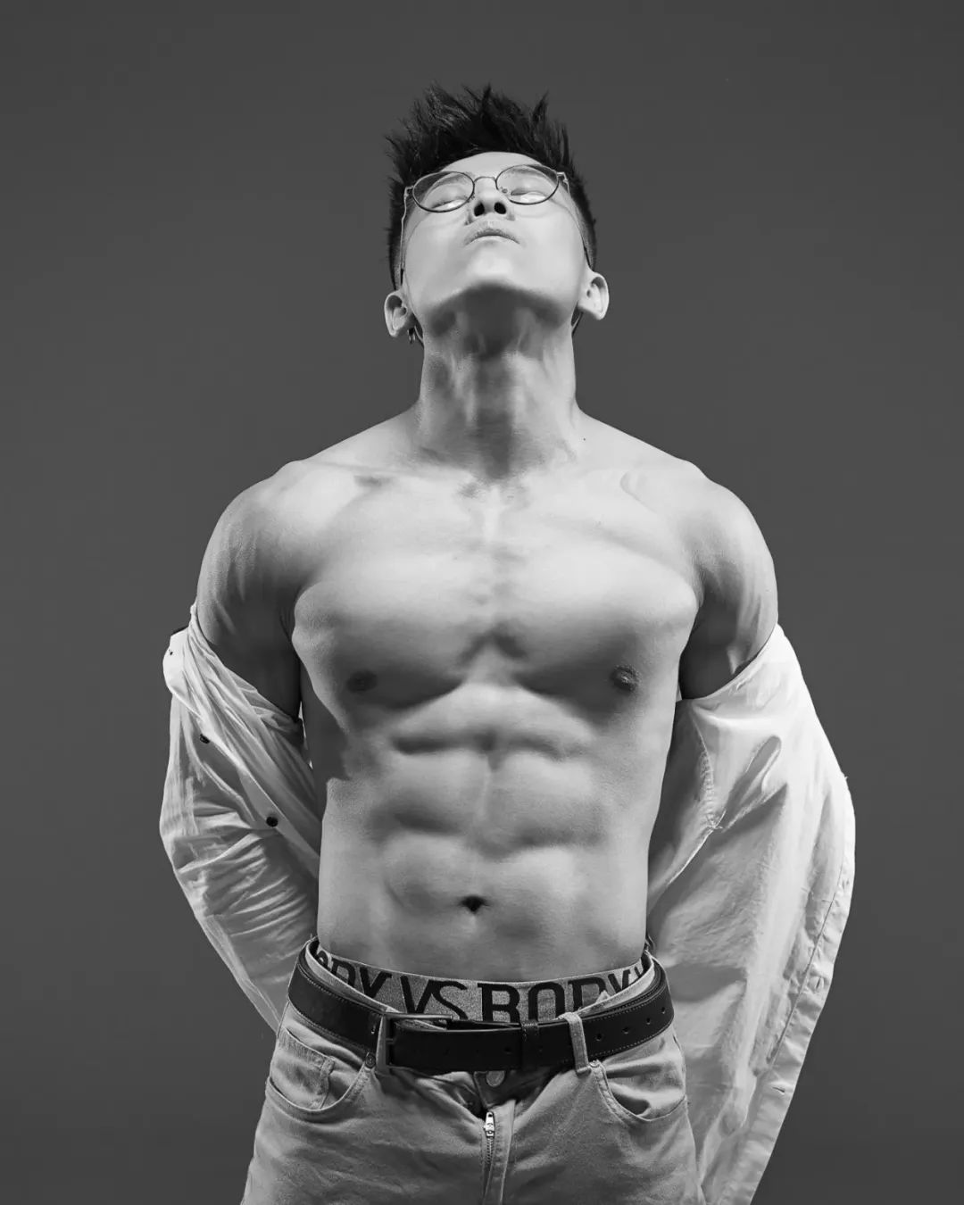 00 后演员房天乐月入 2 万,还兼职做私教和按摩师搞钱 00 后演员房天乐月入 2 万,还兼职做私教和按摩师搞钱