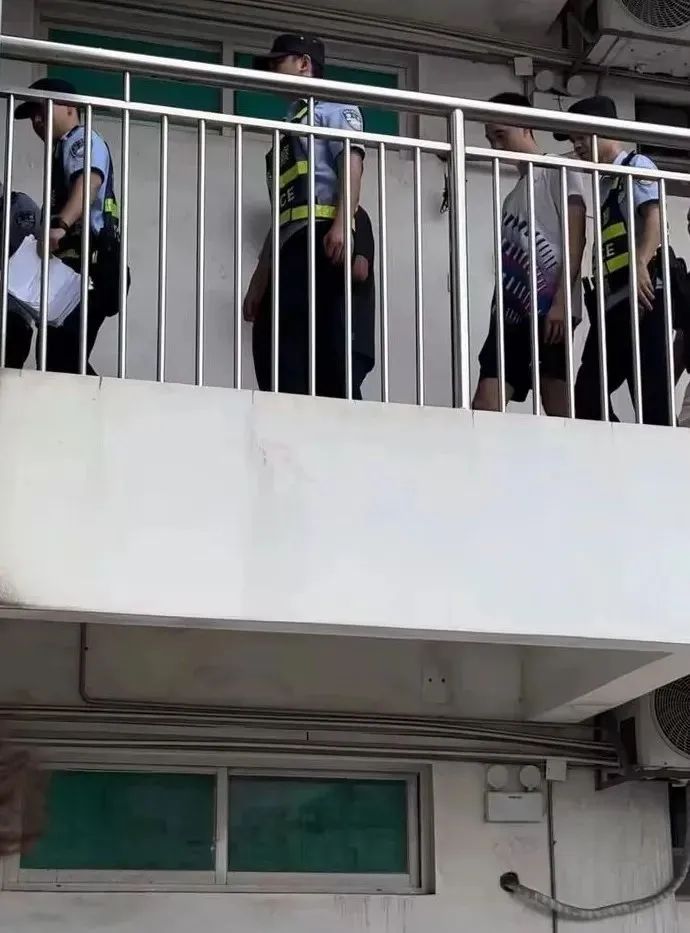 “网红现形记”：专偷体育生内裤、袜子的万粉博主，人赃俱获现场求饶…