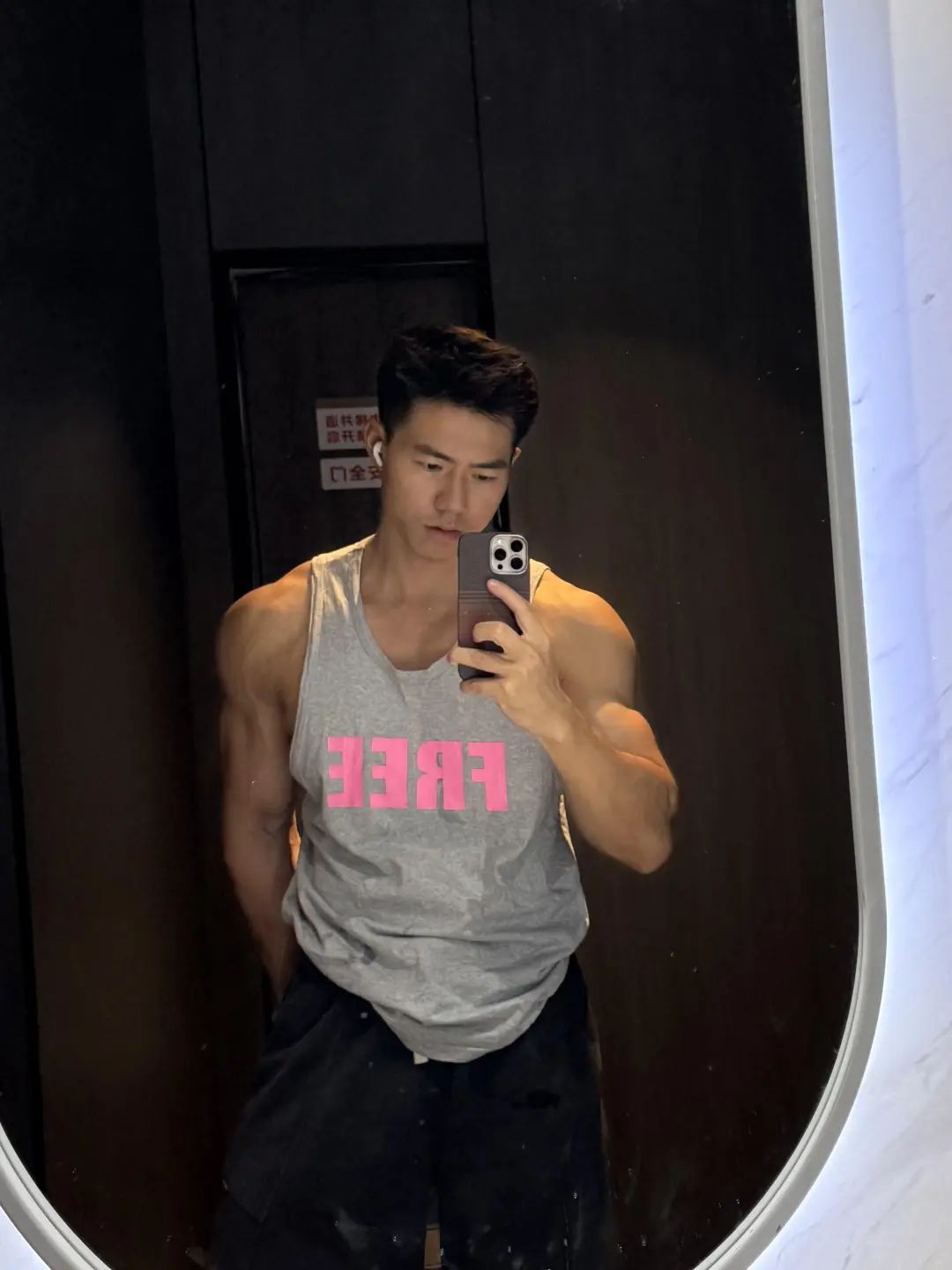 肌肉天菜体育生曝光了？网友辣评：尊重但不理解……