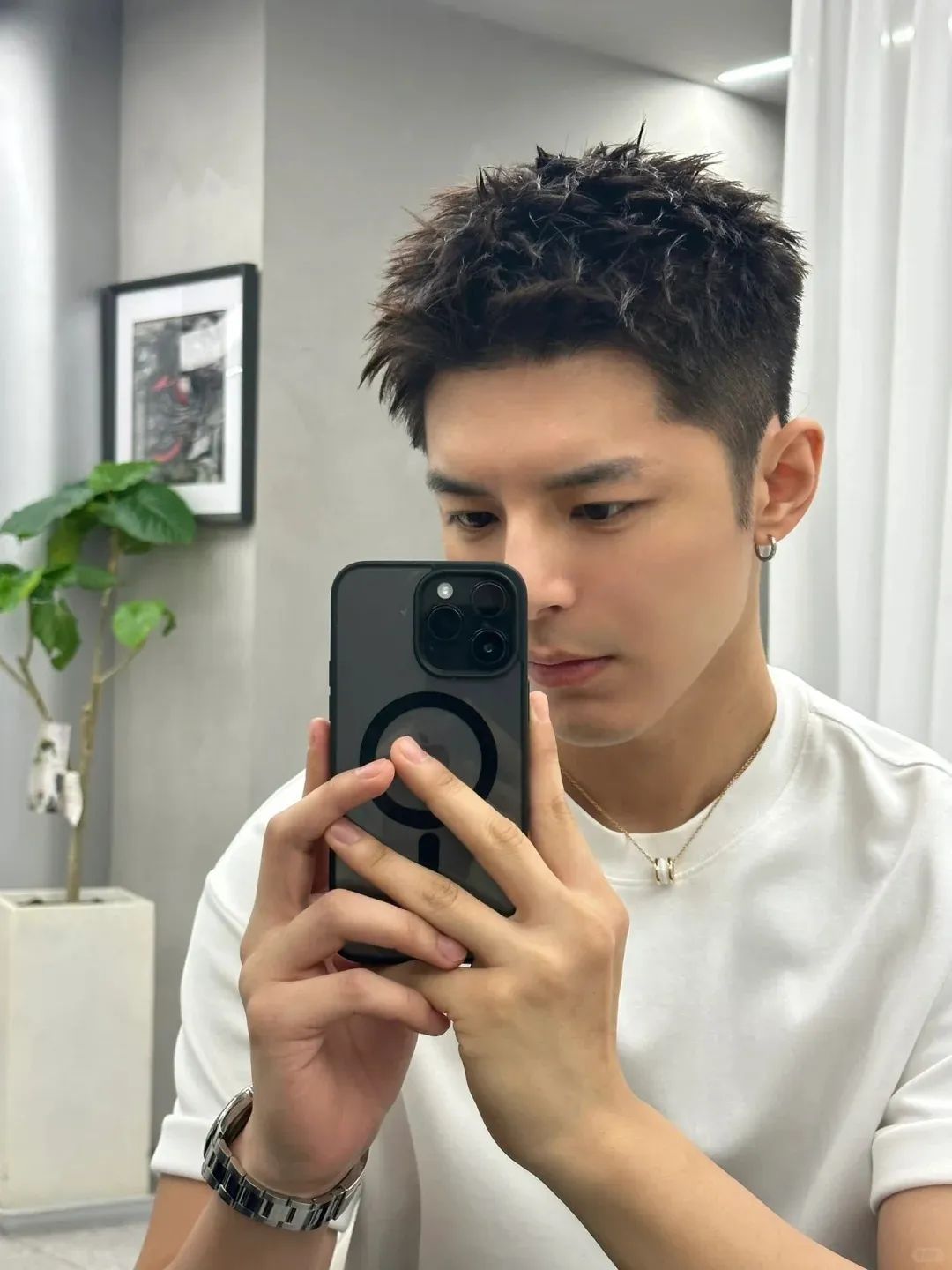 男生别留“锅盖头”发型了,这 3 款短发更适合夏天,清爽又帅气 男生别留“锅盖头”发型了,这 3 款短发更适合夏天,清爽又帅气