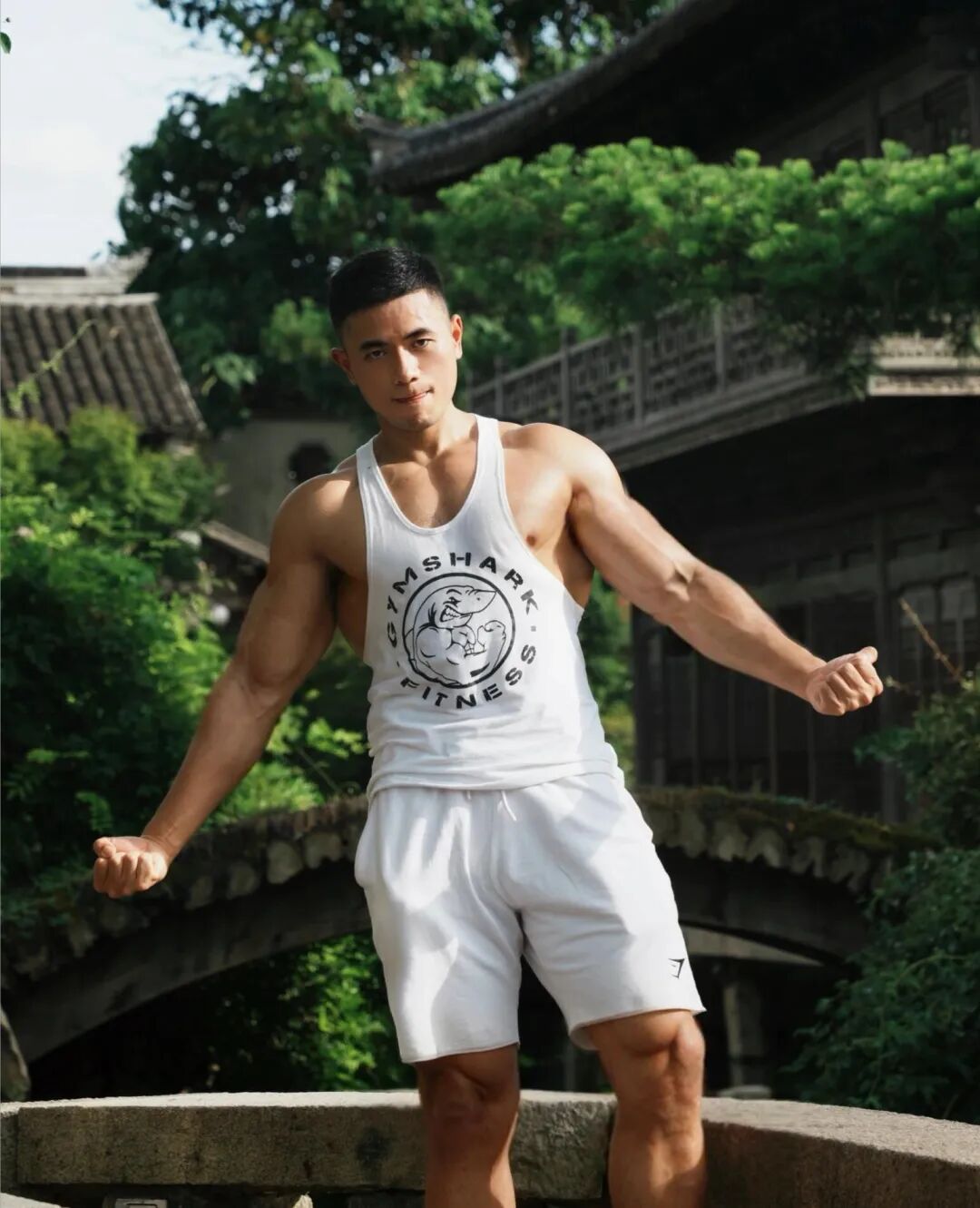 爱好旅游的大块头黑皮肌肉男 Frank 爱好旅游的大块头黑皮肌肉男 Frank