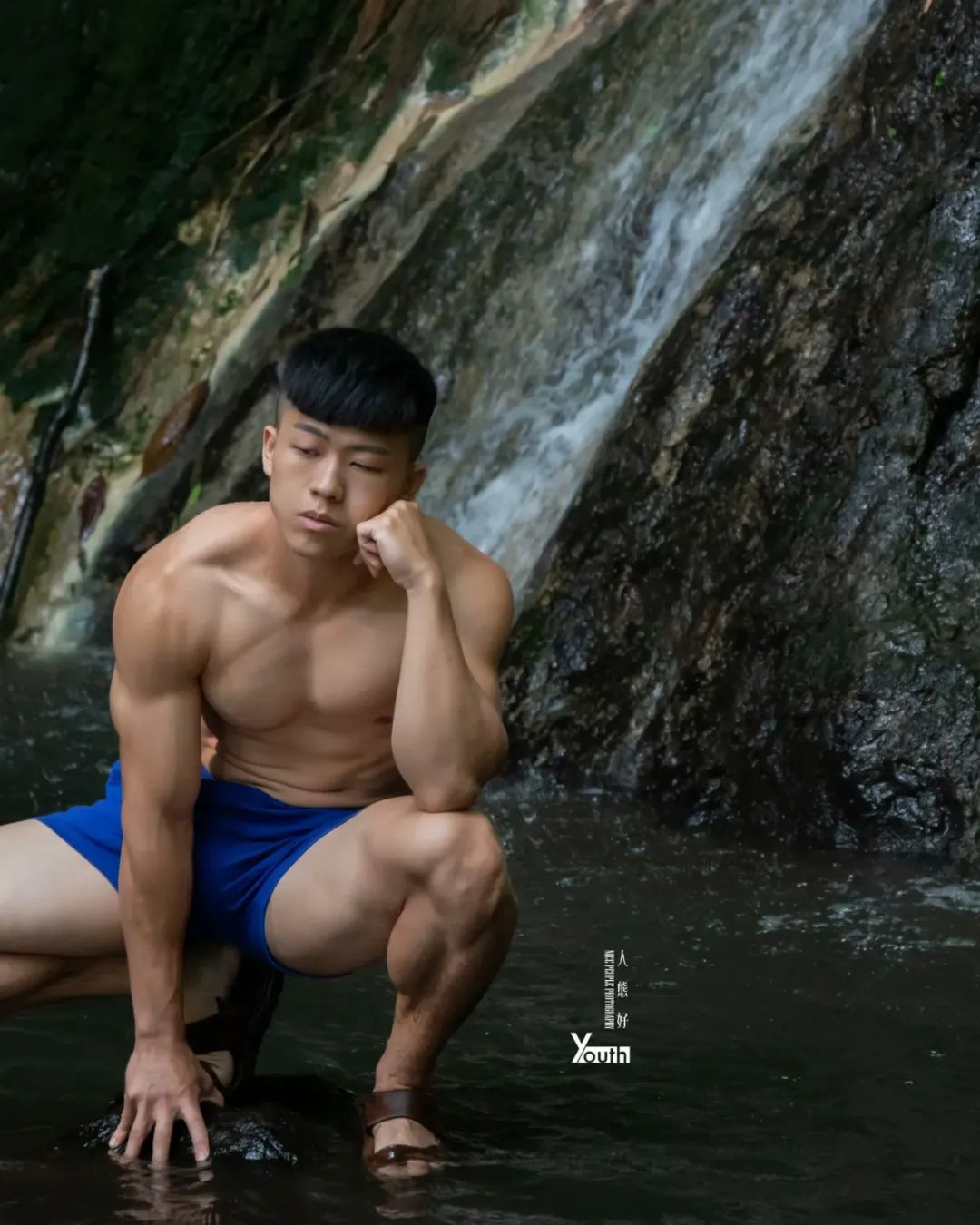00 后演员房天乐月入 2 万,还兼职做私教和按摩师搞钱 00 后演员房天乐月入 2 万,还兼职做私教和按摩师搞钱