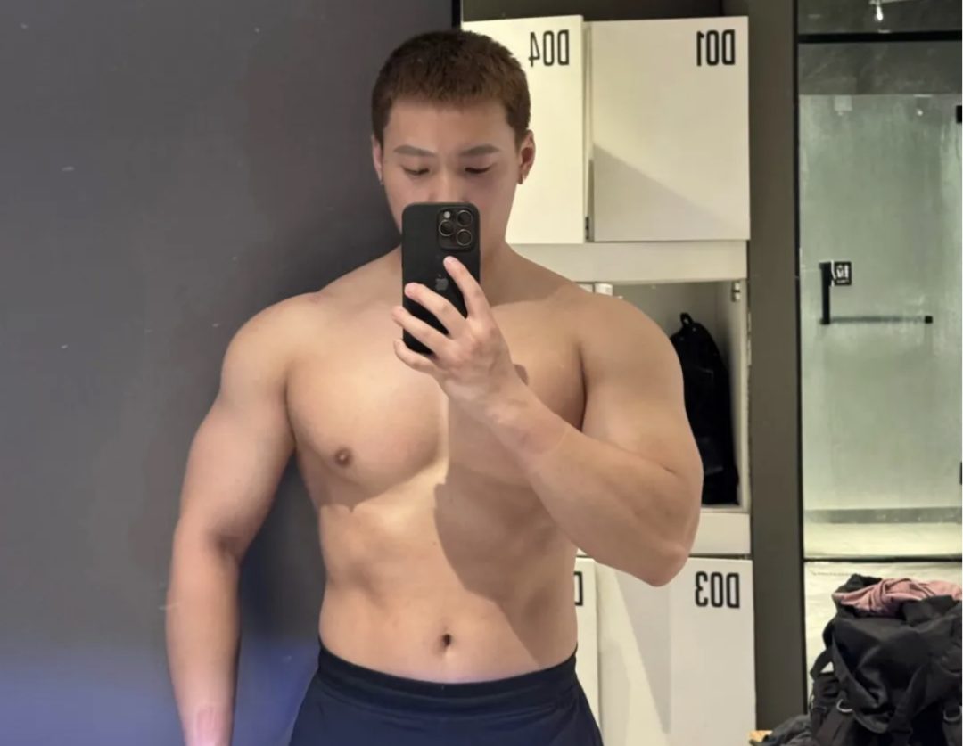 身材非常好大鼻子黑皮帅哥 胸肌超厚人鱼线硬硬 荷尔蒙写真太帅气