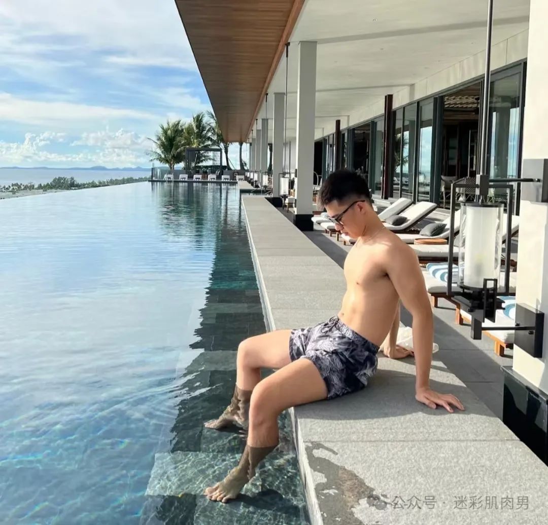 灰裤子运动男自拍私照流出！？这强大实力太顶啦！