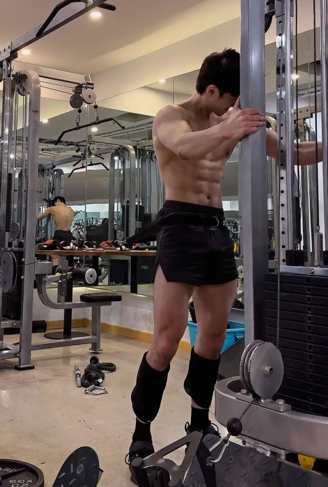 玩超大的 185CM 腹肌帅哥私教，是多少人的梦中情男？