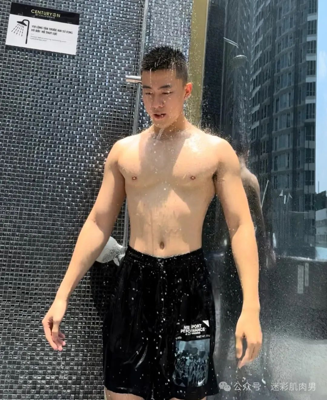 灰裤子运动男自拍私照流出！？这强大实力太顶啦！