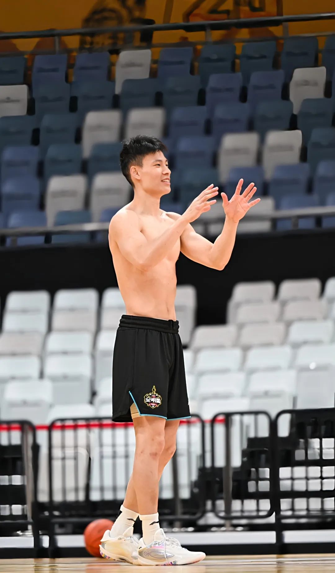 28 岁 CBA 球员林秉圣在校期间疑被偷录洗澡全照? 28 岁 CBA 球员林秉圣在校期间疑被偷录洗澡全照?