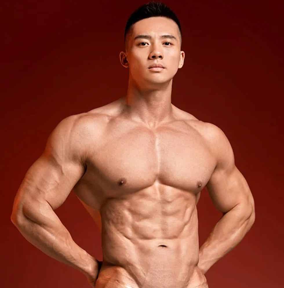 祝万成这次豁出去！超壮爆筋肌写真全曝光 厚胸宽肩公狗腰