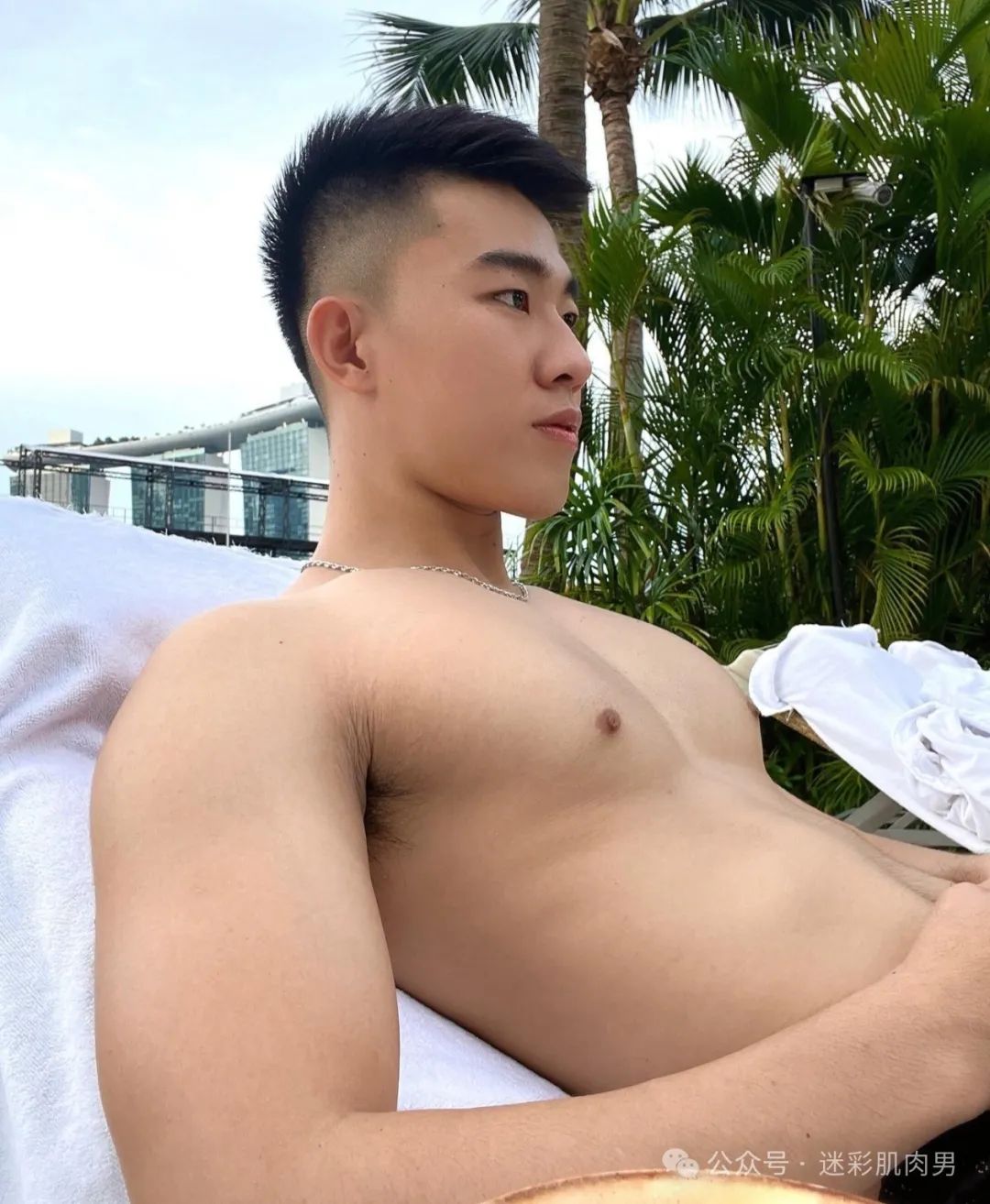 灰裤子运动男自拍私照流出！？这强大实力太顶啦！