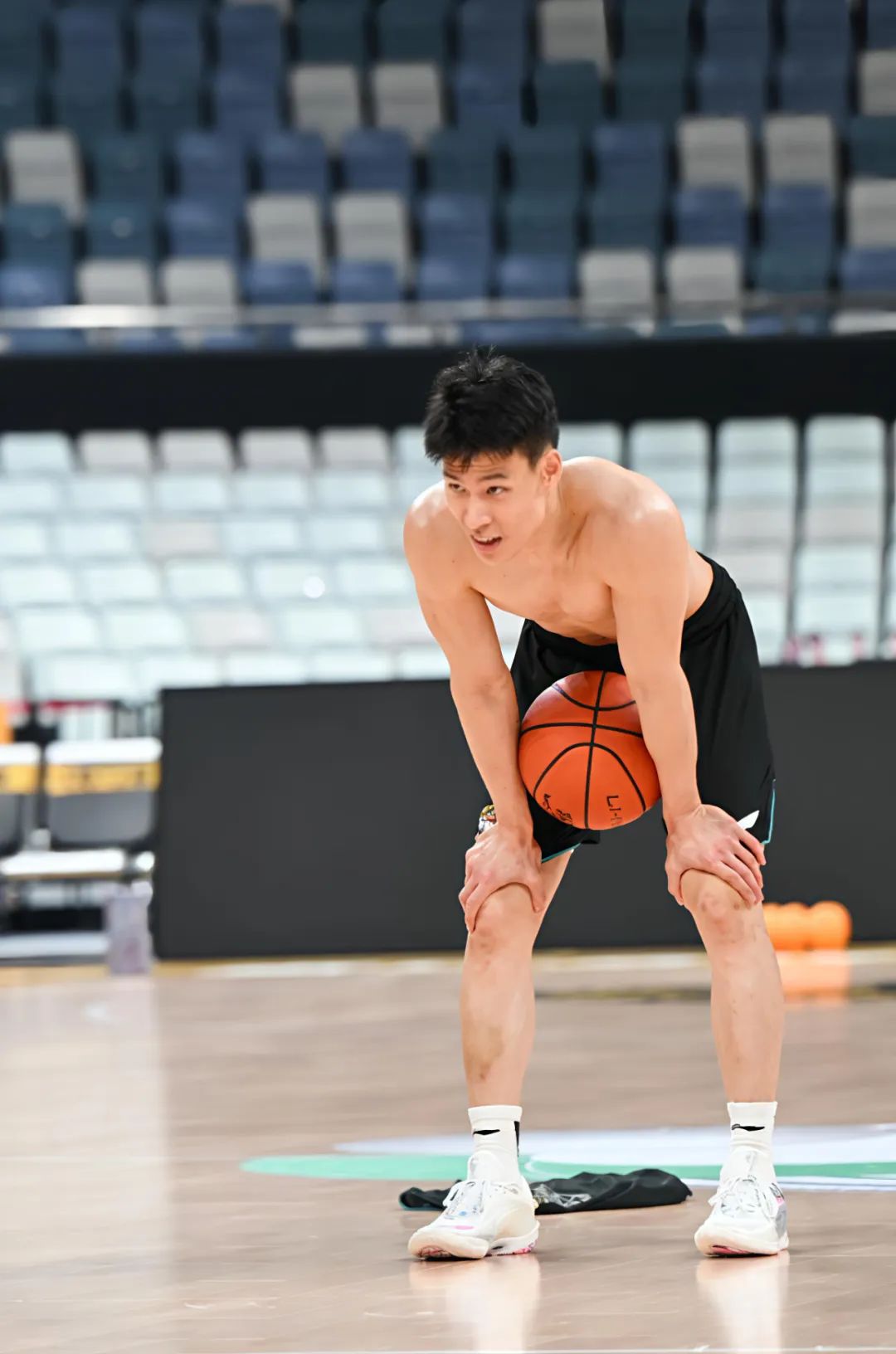 28 岁 CBA 球员林秉圣在校期间疑被偷录洗澡全照? 28 岁 CBA 球员林秉圣在校期间疑被偷录洗澡全照?