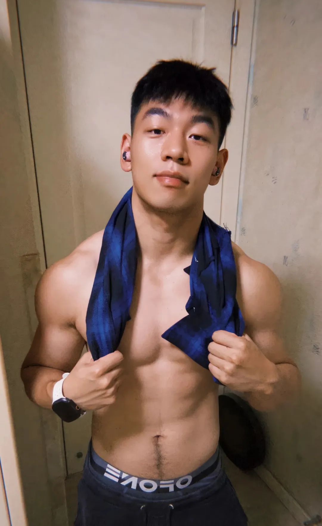 翻拍 taylor 霉霉 的西北大学男孩，终于找到了！！！