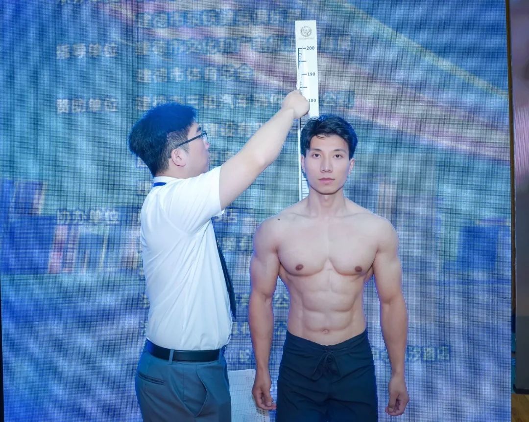 2025 华东健美联赛现场脱的剩内裤?长得太强大! 2025 华东健美联赛现场脱的剩内裤?长得太强大!