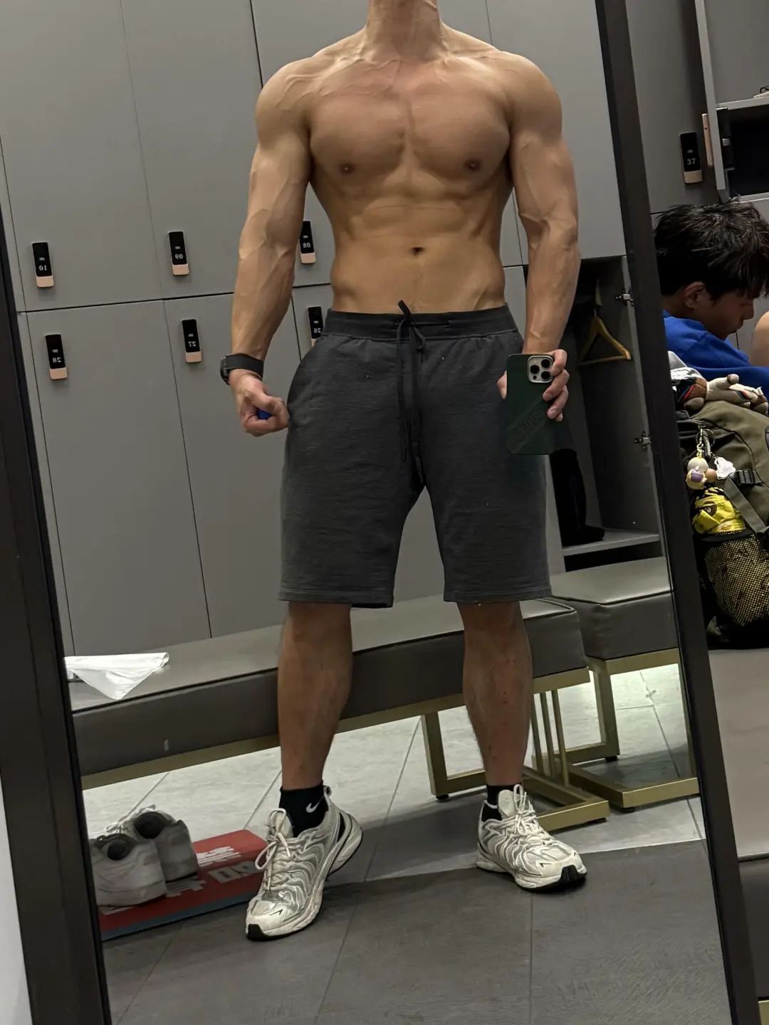 肌肉天菜体育生曝光了？网友辣评：尊重但不理解……