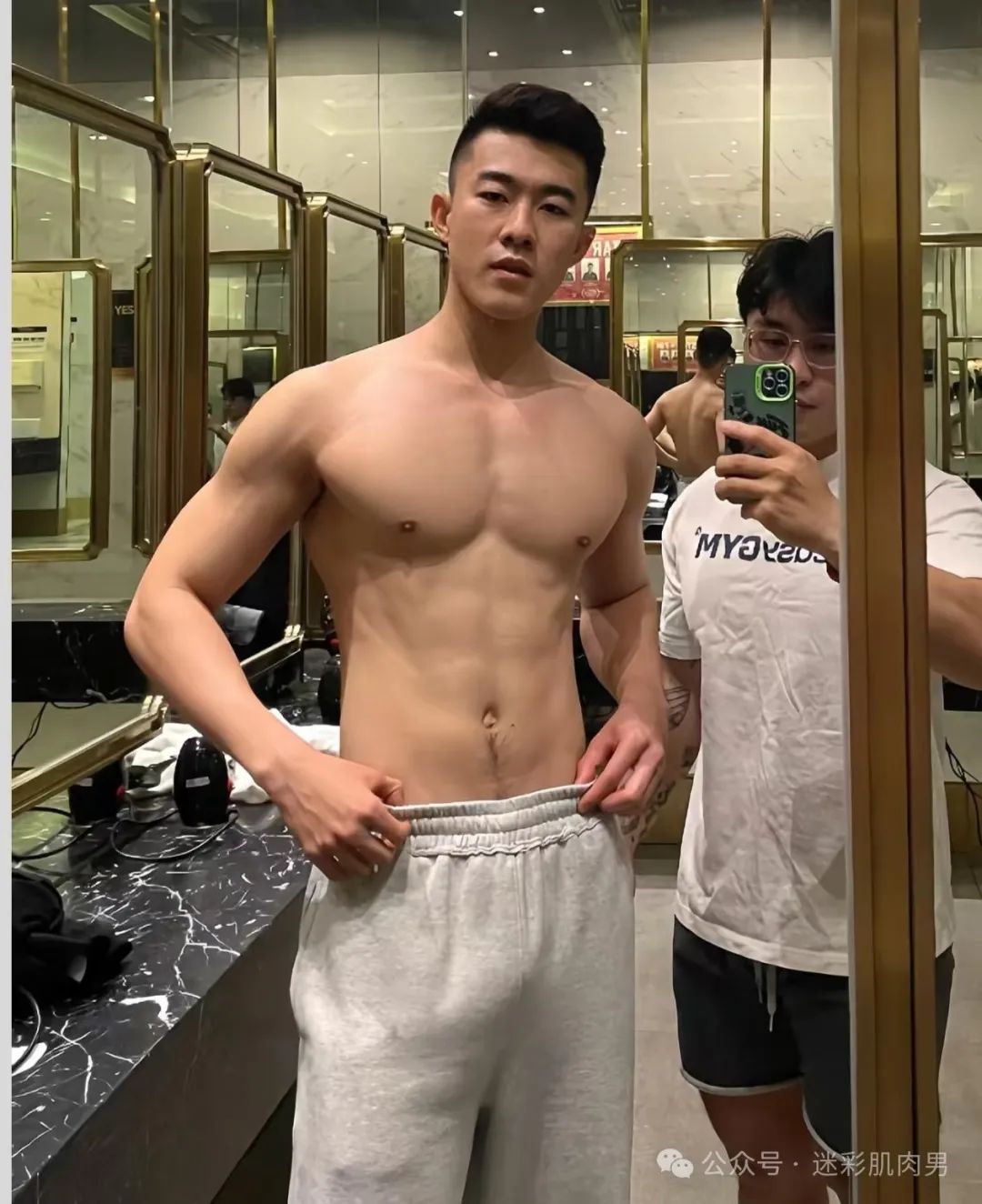 灰裤子运动男自拍私照流出！？这强大实力太顶啦！