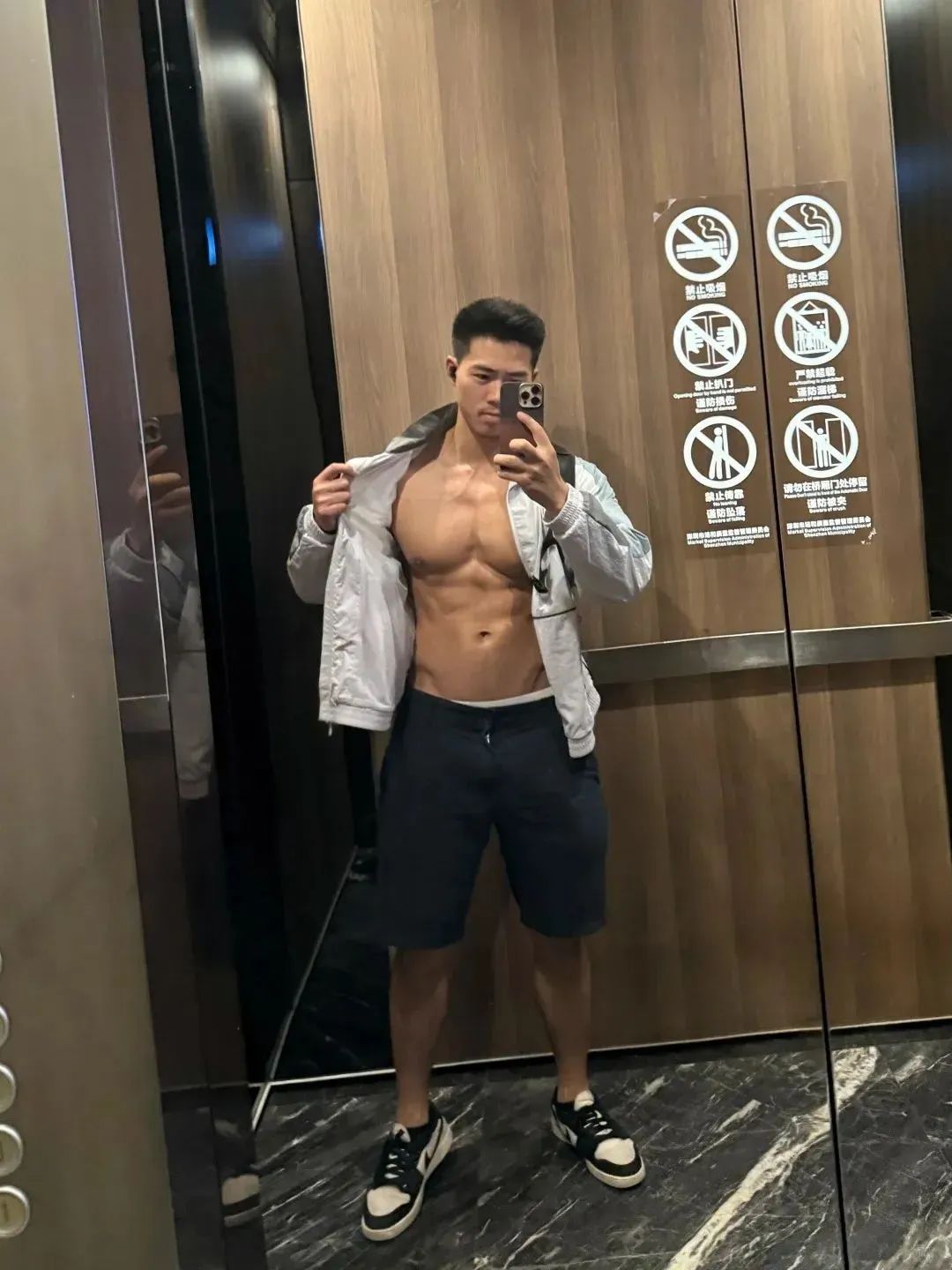 肌肉男神教练官宣恋情，宝子们心碎一地：我失恋了