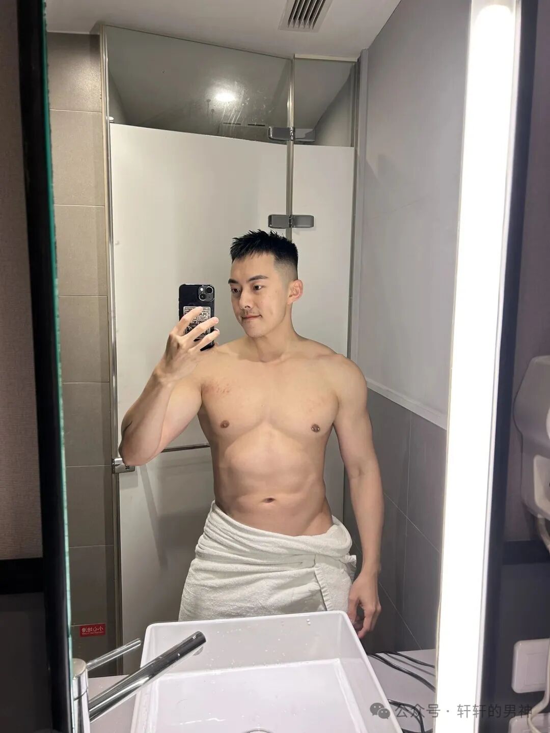 推上很火的露脸肌肉男，曾是小编的男神！