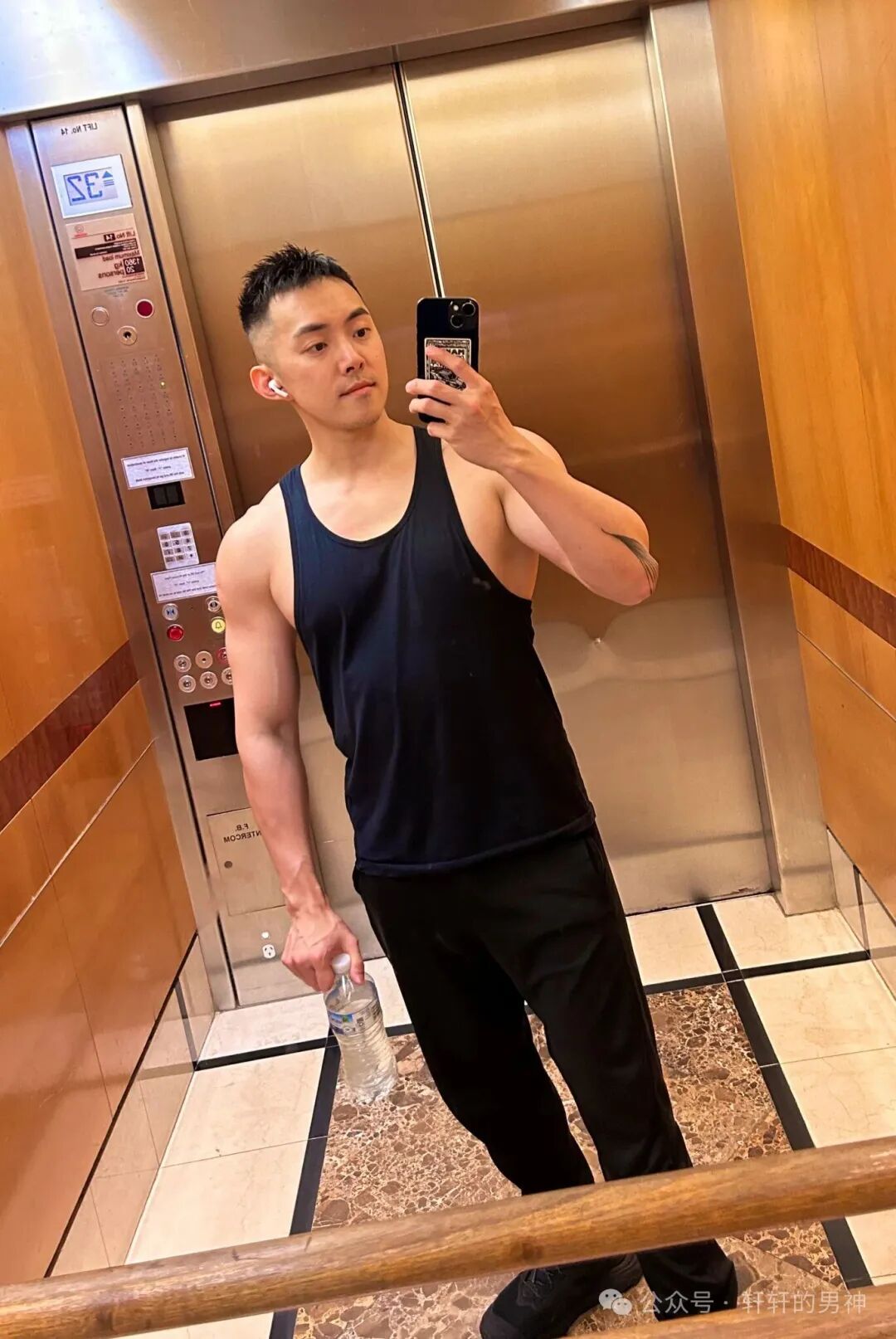 推上很火的露脸肌肉男，曾是小编的男神！