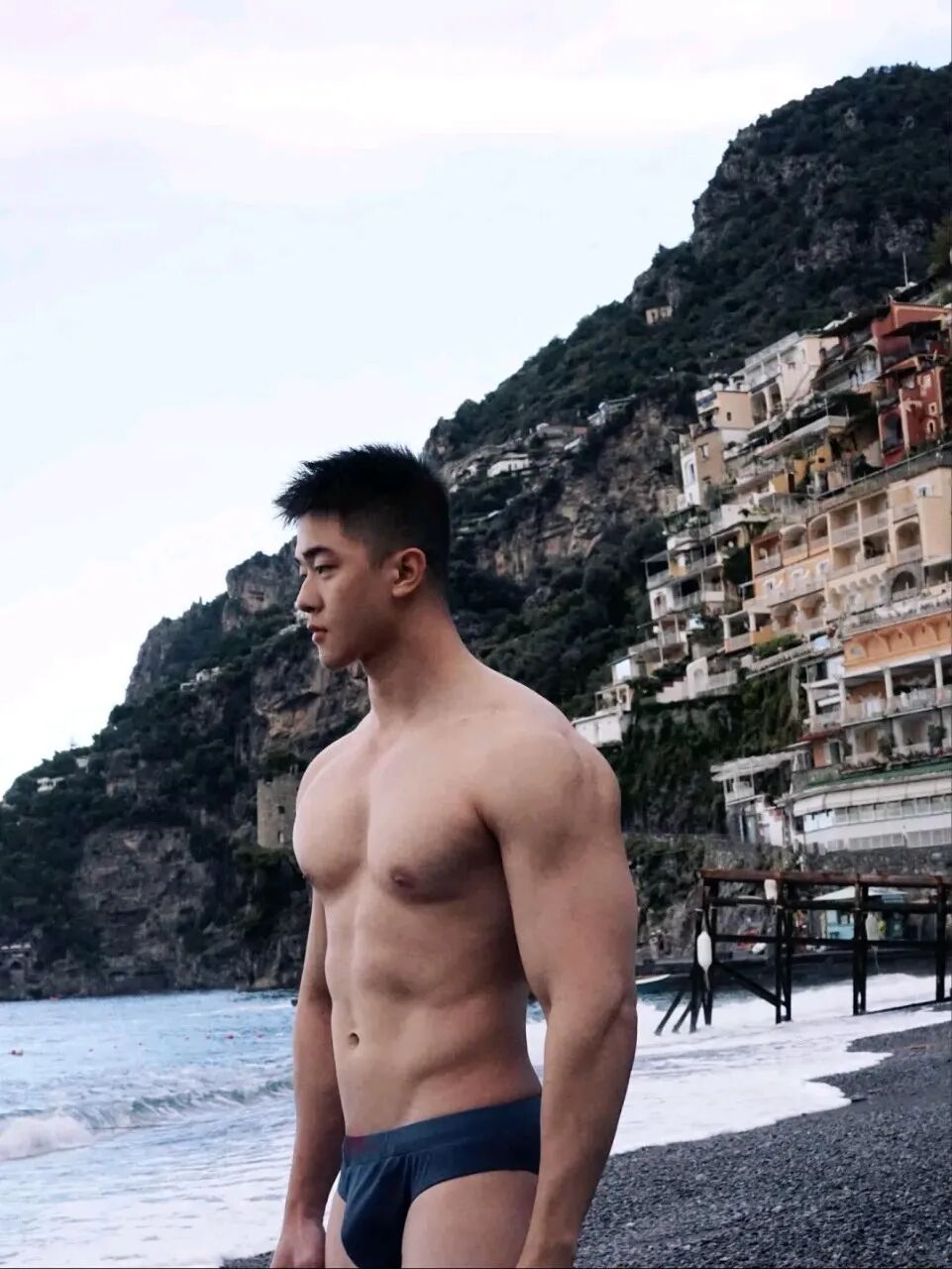 185cm 小狼狗天花板！脂包肌身材太惹眼