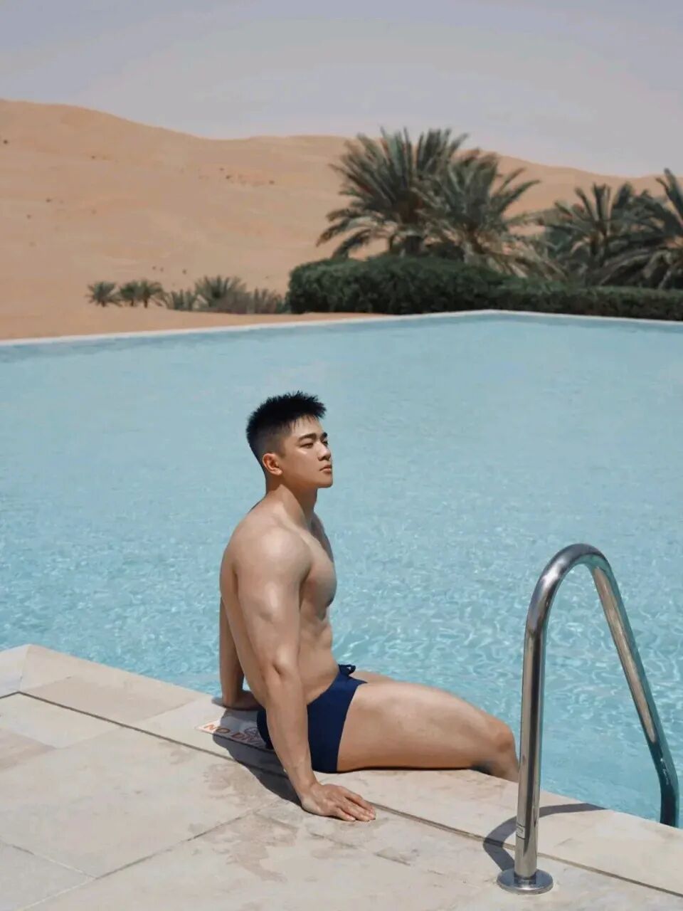 185cm 小狼狗天花板！脂包肌身材太惹眼