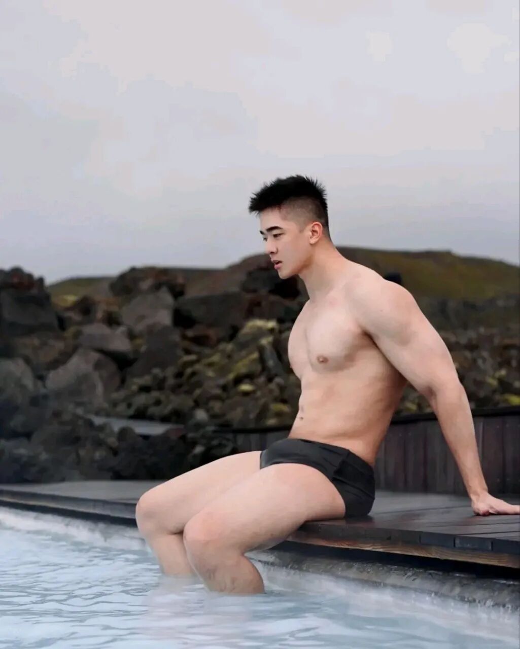 185cm 小狼狗天花板！脂包肌身材太惹眼