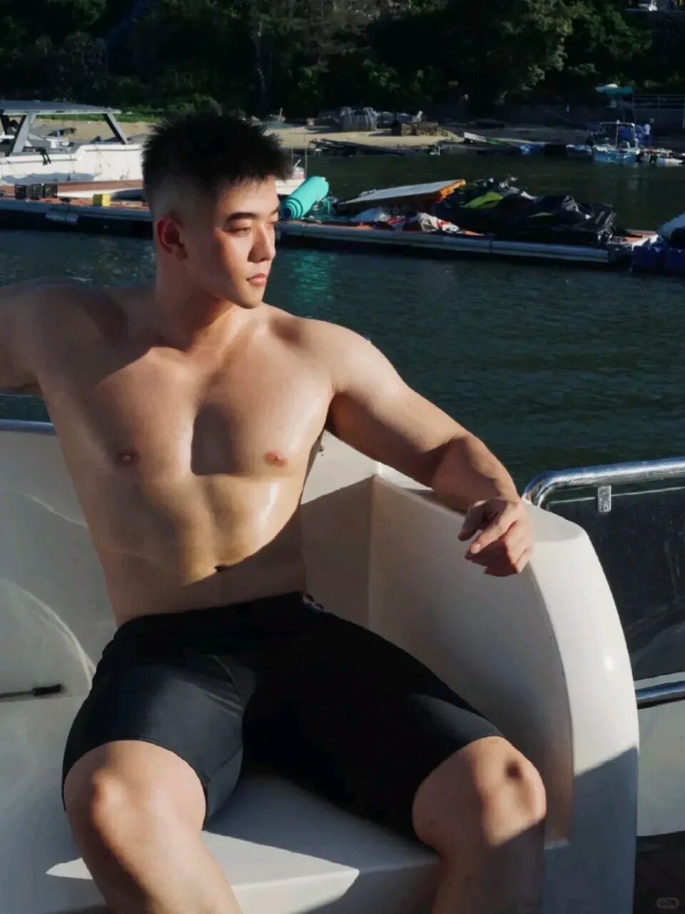 185cm 小狼狗天花板！脂包肌身材太惹眼