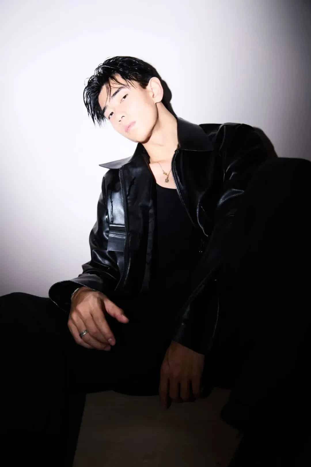 黑皮战损年下腹肌.... 被这个北京模特小哥帅晕了！