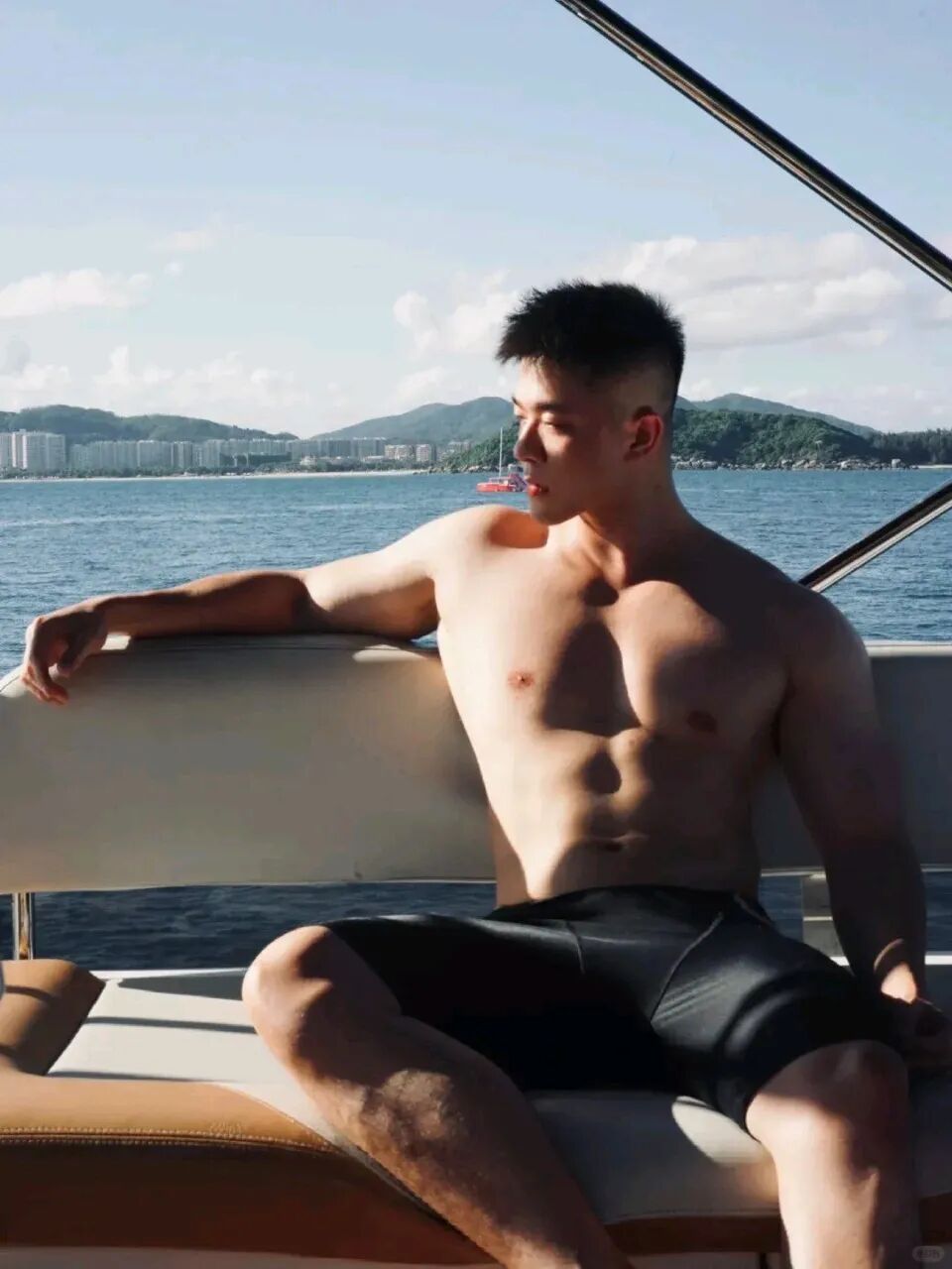 185cm 小狼狗天花板！脂包肌身材太惹眼