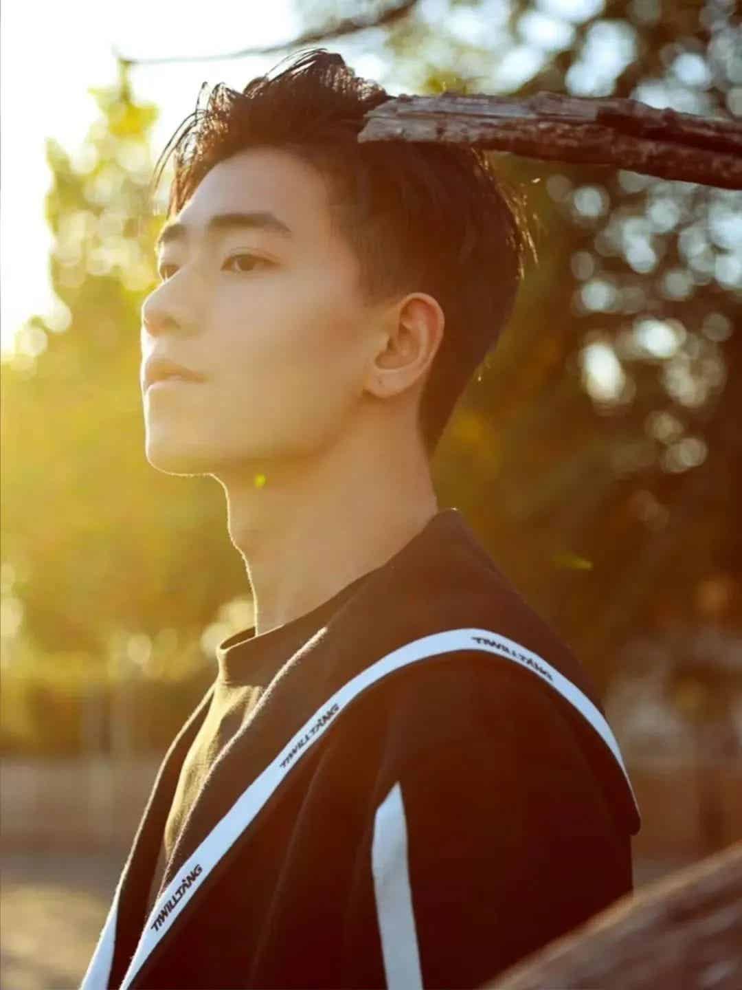 黑皮战损年下腹肌.... 被这个北京模特小哥帅晕了！