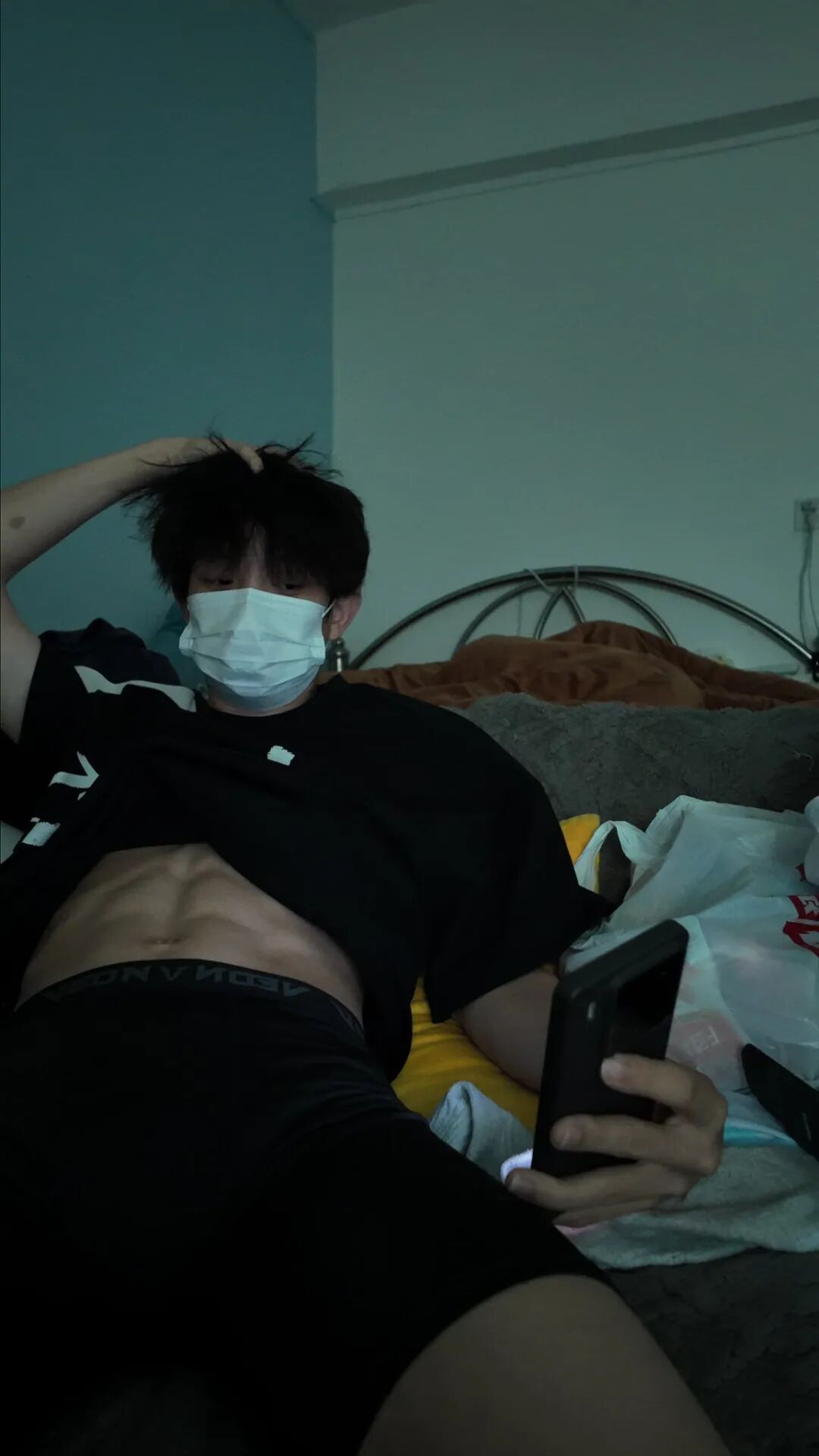 外网又火了一个薄肌体育生！私照曝光还撩粉……