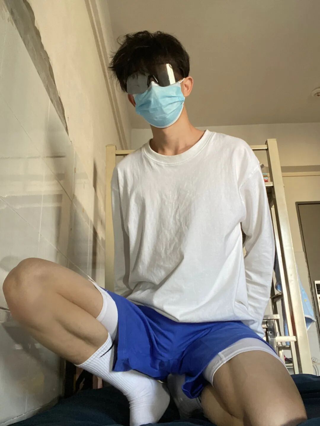 外网又火了一个薄肌体育生！私照曝光还撩粉……