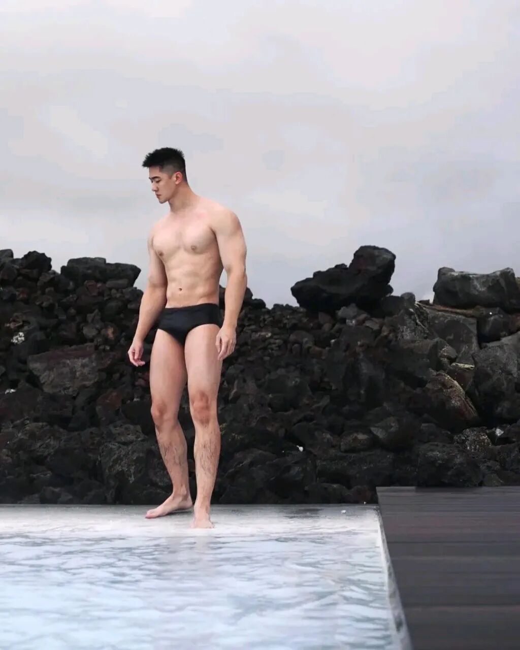185cm 小狼狗天花板！脂包肌身材太惹眼