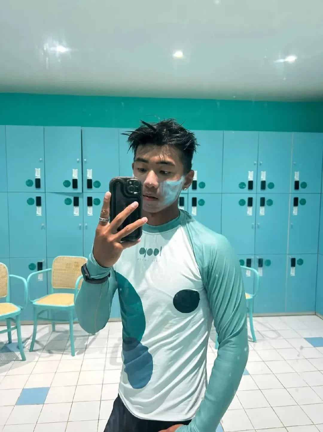 黑皮战损年下腹肌.... 被这个北京模特小哥帅晕了！