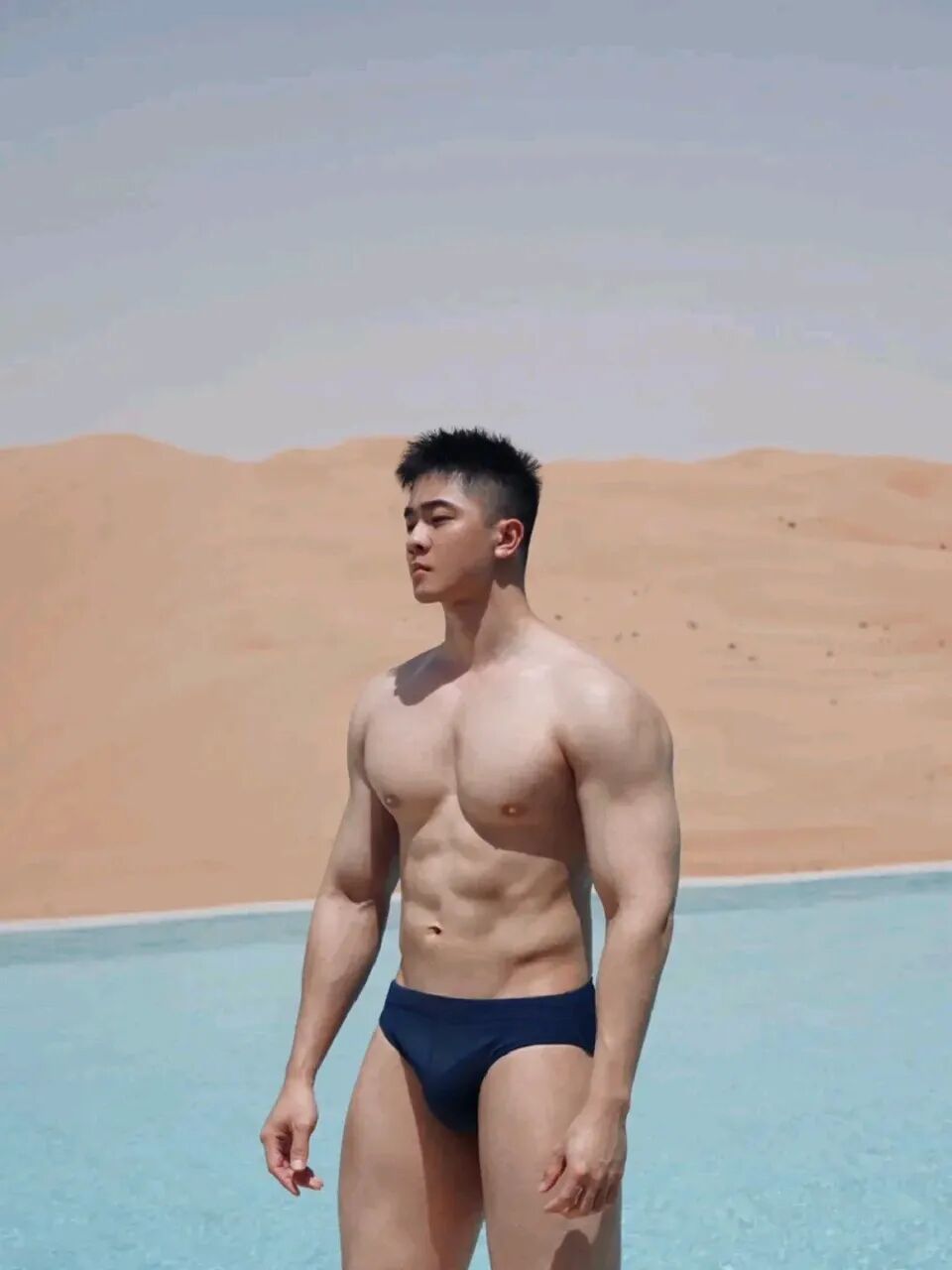 185cm 小狼狗天花板！脂包肌身材太惹眼
