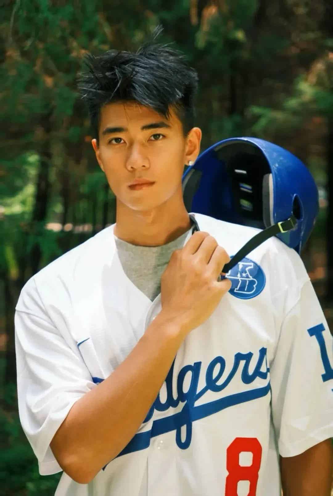 黑皮战损年下腹肌.... 被这个北京模特小哥帅晕了！