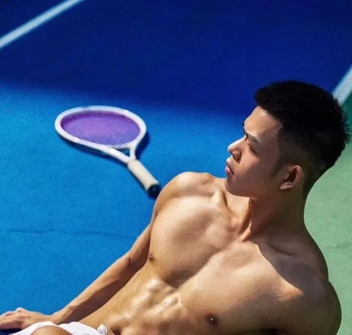 寸头黑皮网球小哥哥，臀也太翘了吧！