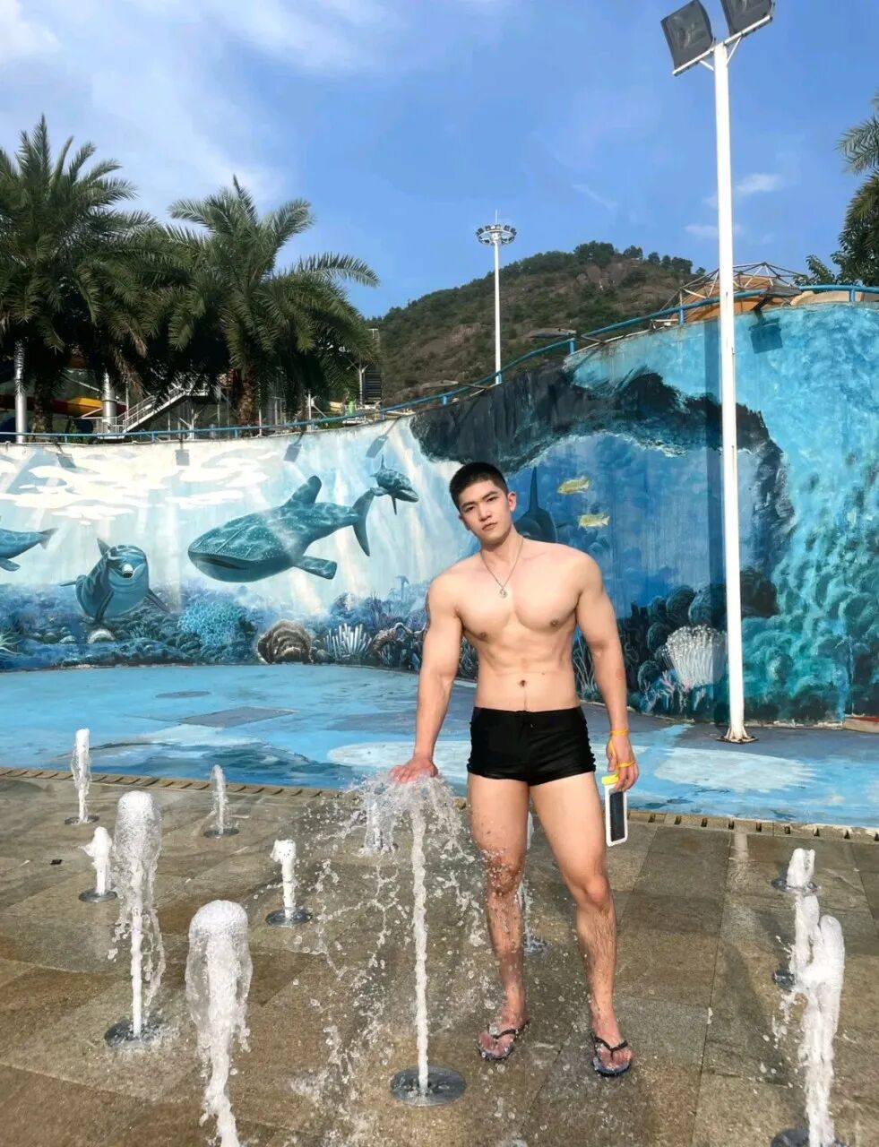 190cm 体育生晒大胸肌，猛男撒娇谁顶得住？